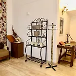 בית הארחה Sisters Centro 3*
