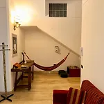 בית הארחה Sisters Centro 3*