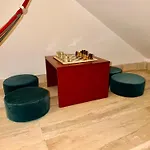 Sisters Centro בית הארחה 3*