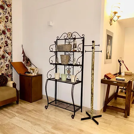 בית הארחה Sisters Centro 3*