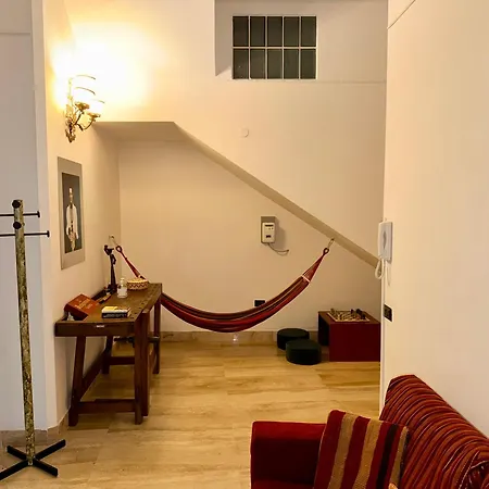 בית הארחה Sisters Centro 3*