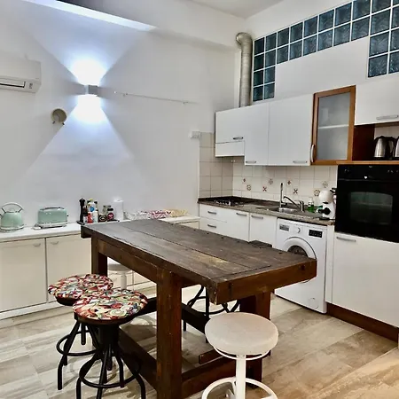 Sisters Centro בית הארחה קליארי