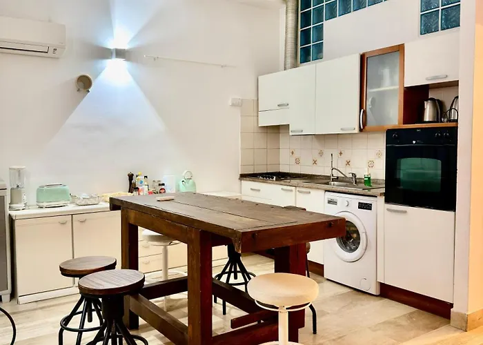 Sisters Centro בית הארחה 3*