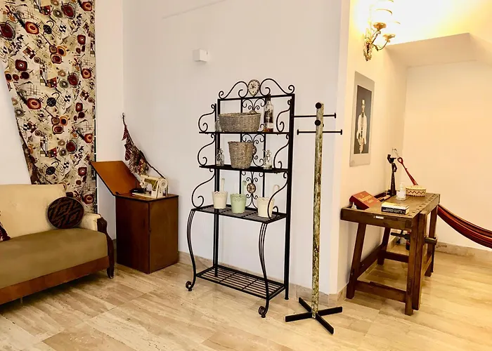 בית הארחה Sisters Centro 3*